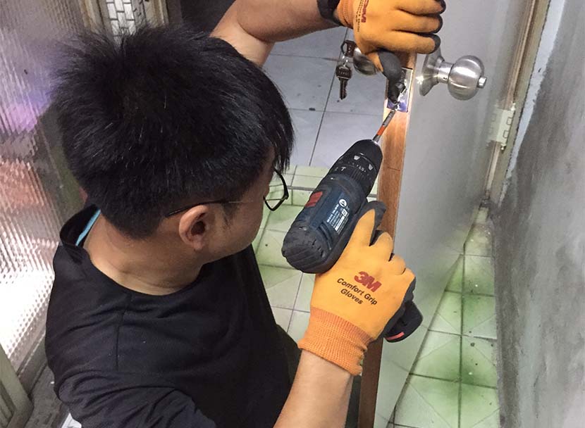 1746411176_Room door replacement2.jpg